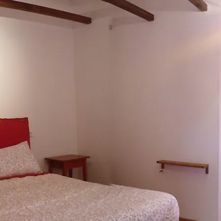 فندق Aldea Del Trasgu 2*